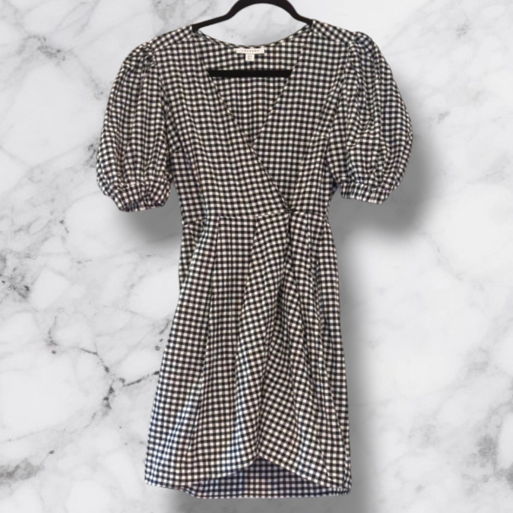 gingham puff sleeve dress
